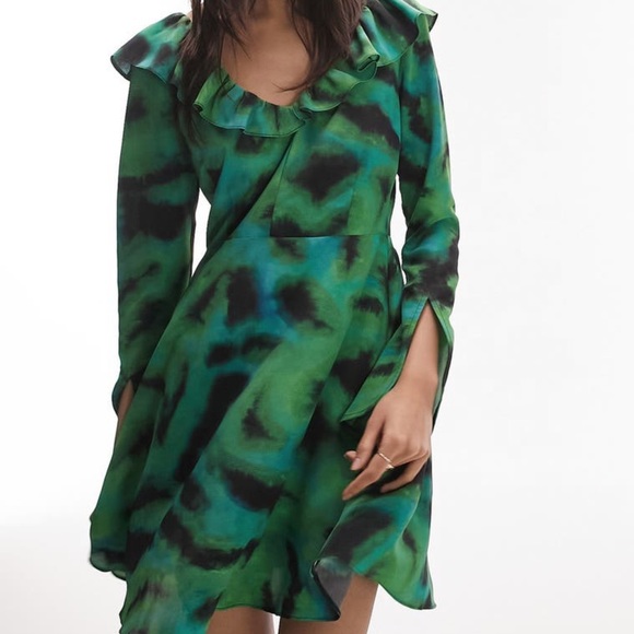 Dresses & Skirts - Topshop long sign green dress size of 8